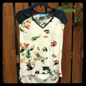 Simply Vera Floral Top